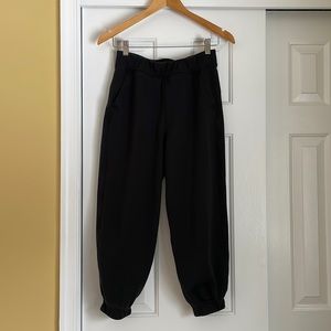 Relaxed High-Rise Cropped Jogger Size 4